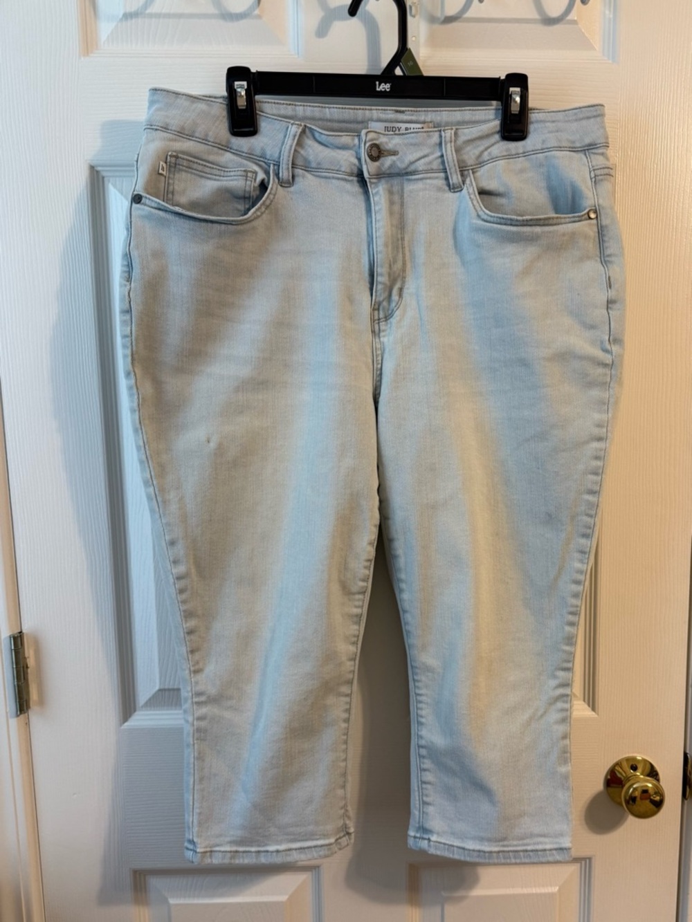 Judy Blue Light Blue Skinny Fit Capris